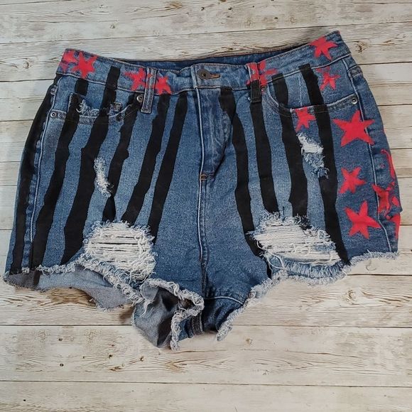 Birds of Prey Harley Quinn Destructed Jean Denim Shorts Size 5 Stars & Stripes - Picture 2 of 11